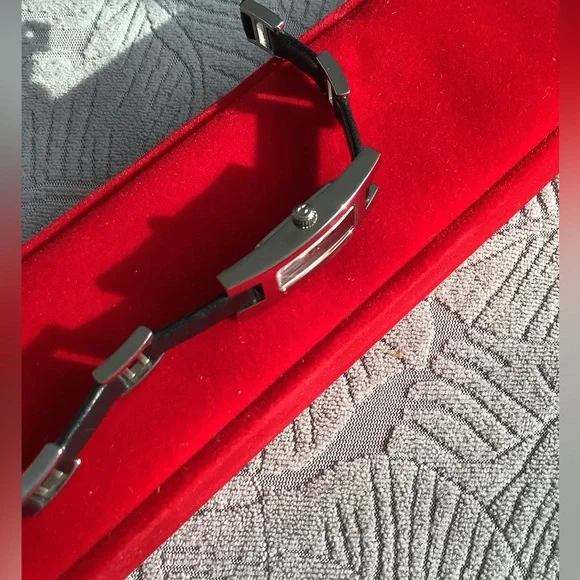 CUTE 💖ATTRACTIVE ❤️SEXY 🔥GUCCI watch 🔥